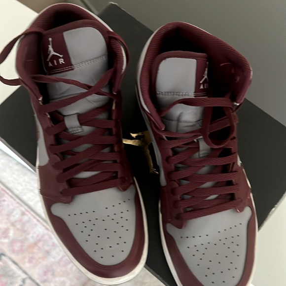AIR JORDON 1 MID MENS SNEAKERS - Picture 2 of 3
